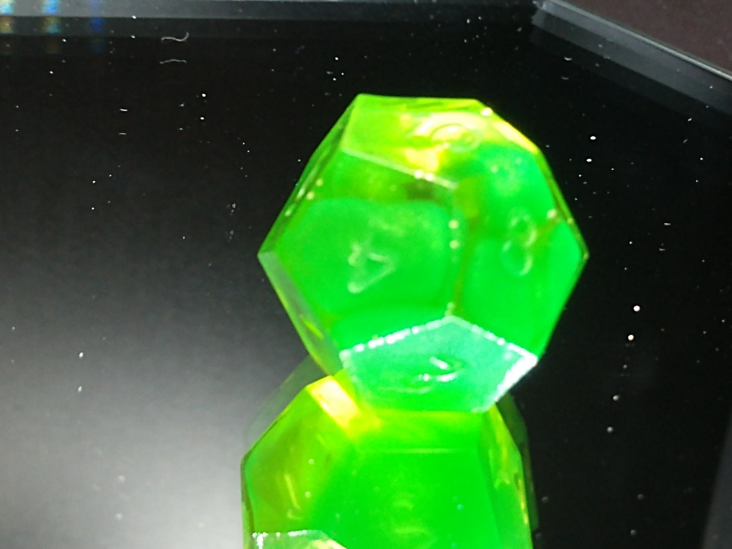 green swirl d12