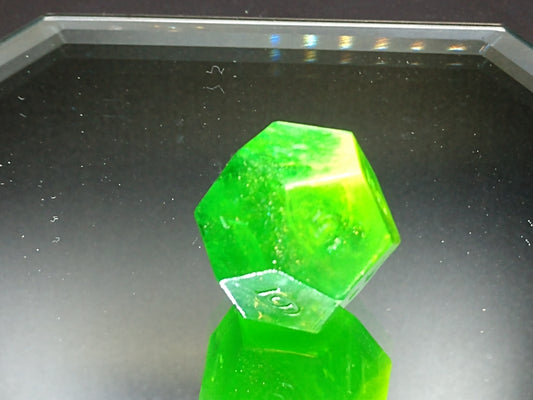 green swirl d12